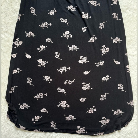 Maternity Maxi Dresses Black and White bundle - Picture 11 of 15